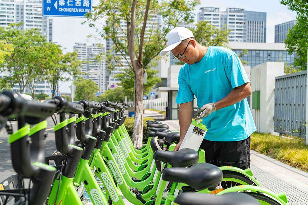 換電維?！伴W電俠”：守護城市“綠色脈動”